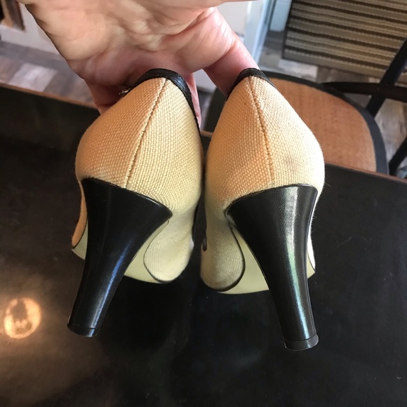 Bandolino size 8 1/2 canvas & leather heels - Picture 3 of 11